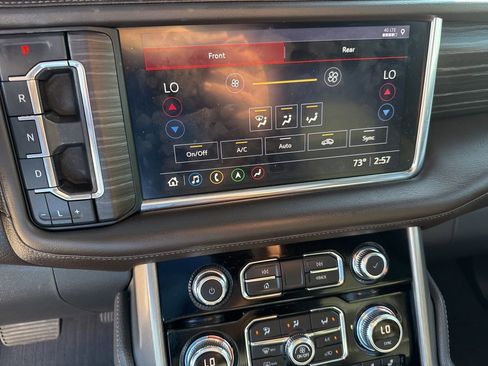 Used 2021 GMC Yukon XL Denali w/ Denali Premium Package image 24