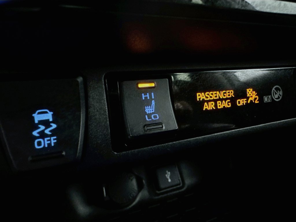 Used 2022 Toyota RAV4 XLE w/ Convenience Package AWD/4WD image 22