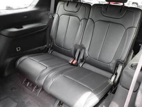 Used 2024 Jeep Grand Cherokee L Limited AWD/4WD image 41