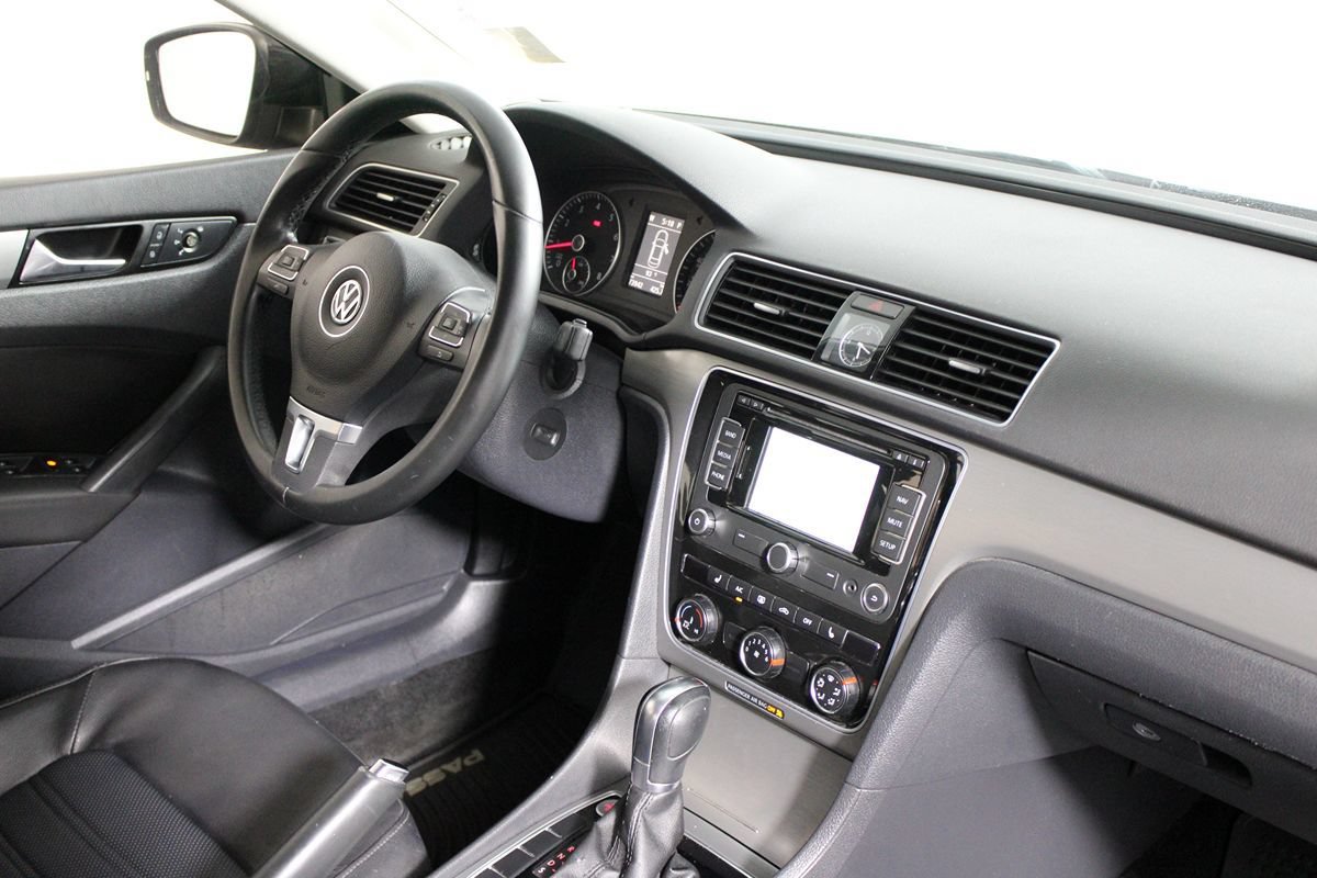Used 2015 Volkswagen Passat 1.8T SE FWD image 10