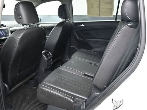 Used 2022 Volkswagen Tiguan SE image 13