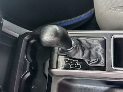 Certified 2021 Toyota Tacoma SR5 AWD/4WD image 15