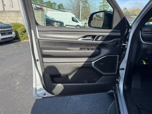 Used 2024 Jeep Wagoneer L Series III w/ Flexible Seating Group image 14