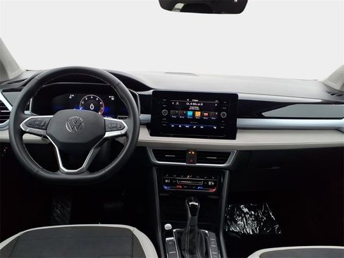Certified 2025 Volkswagen Taos SE w/ Panoramic Sunroof Package image 14