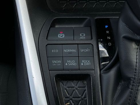 Used 2025 Toyota RAV4 XLE image 25