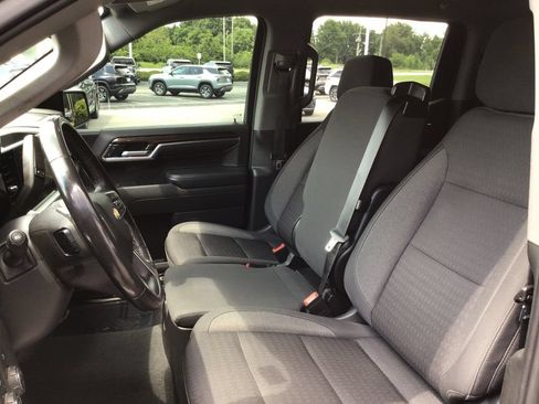Used 2022 Chevrolet Silverado 1500 LT AWD/4WD image 31