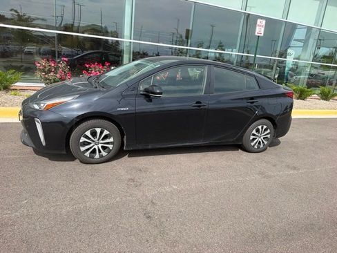 Used 2019 Toyota Prius LE AWD/4WD image 2