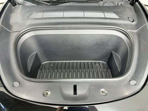 Used 2024 Tesla Model Y Long Range RWD image 33