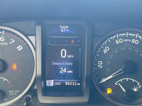 Used 2019 Toyota Tacoma TRD Off-Road AWD/4WD image 15