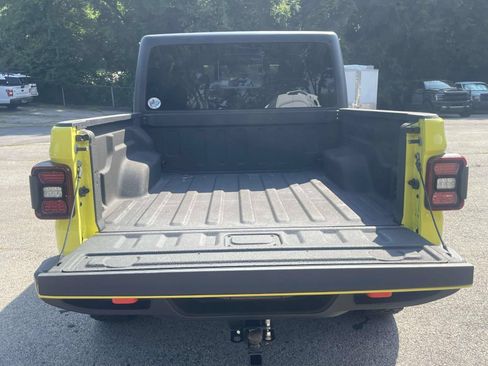 Used 2024 Jeep Gladiator Mojave w/ Convenience Group AWD/4WD image 6