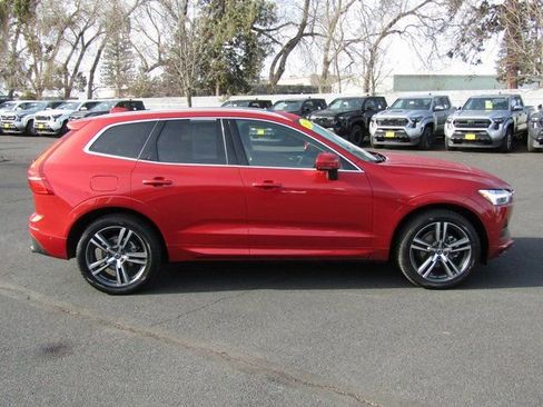 Used 2019 Volvo XC60 T5 Momentum w/ Premium Package image 6
