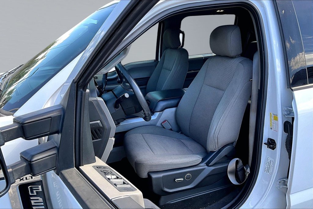 Used 2019 Ford F250 XLT w/ XLT Premium Package AWD/4WD image 3