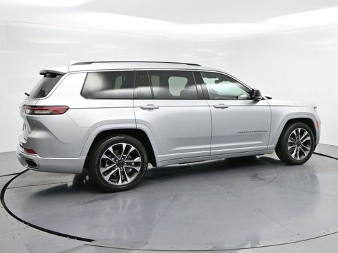 Used 2022 Jeep Grand Cherokee L Overland w/ Advanced Protech Group III AWD/4WD image 8