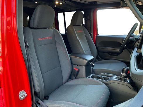 Used 2024 Jeep Wrangler Unlimited Rubicon w/ Technology Group image 27