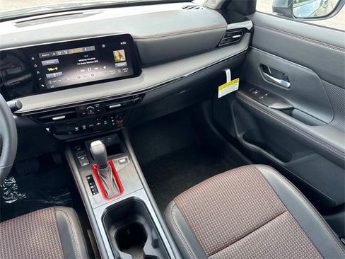 New 2025 Nissan Kicks SR image 17