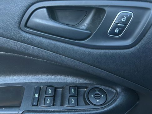 Used 2018 Ford Escape S image 41