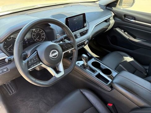 Used 2024 Nissan Altima 2.5 SR image 11