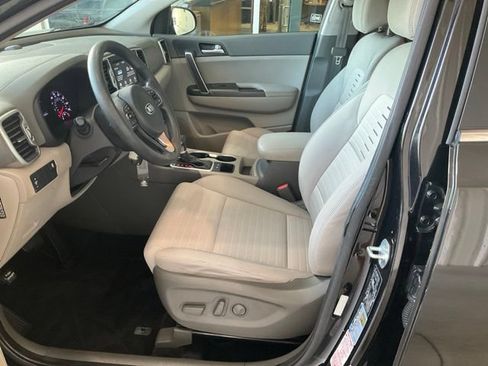 Used 2017 Kia Sportage LX w/ LX Popular Package FWD image 2