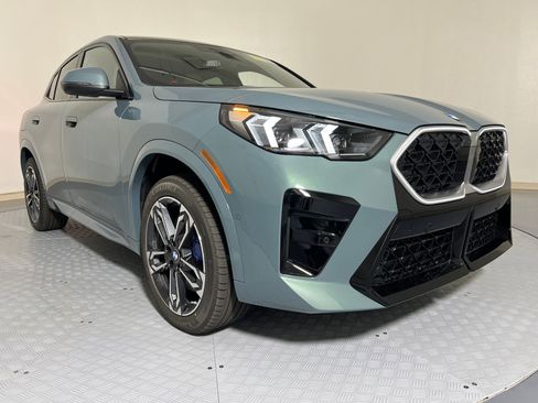 Used 2025 BMW X2 xDrive28i w/ Premium Package image 7
