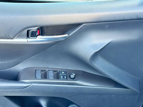 Used 2022 Toyota Camry LE image 18