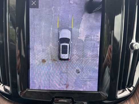 Used 2022 Volvo XC60 B5 Momentum w/ Advanced Package image 10