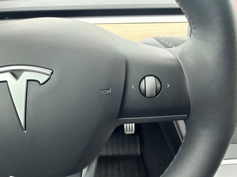 Used 2022 Tesla Model Y Performance AWD/4WD image 17