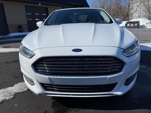 Used 2015 Ford Fusion SE image 2