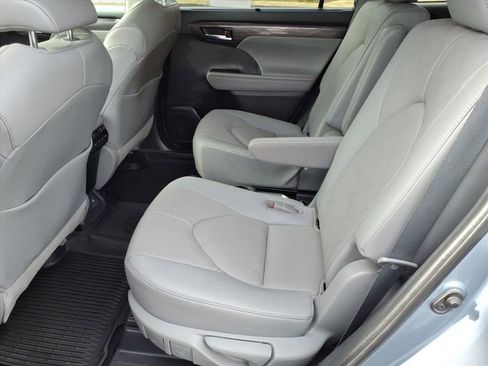 Used 2021 Toyota Highlander Platinum image 13