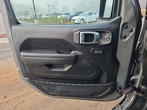 Used 2022 Jeep Wrangler Unlimited Sport image 32