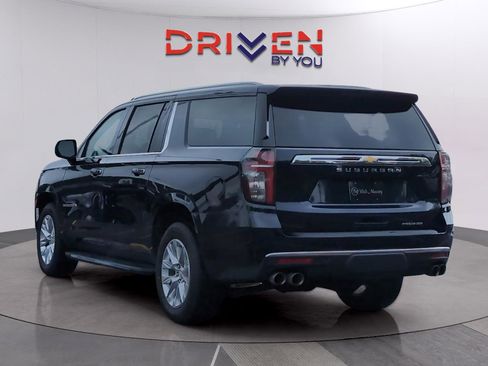 Used 2024 Chevrolet Suburban Premier RWD image 3