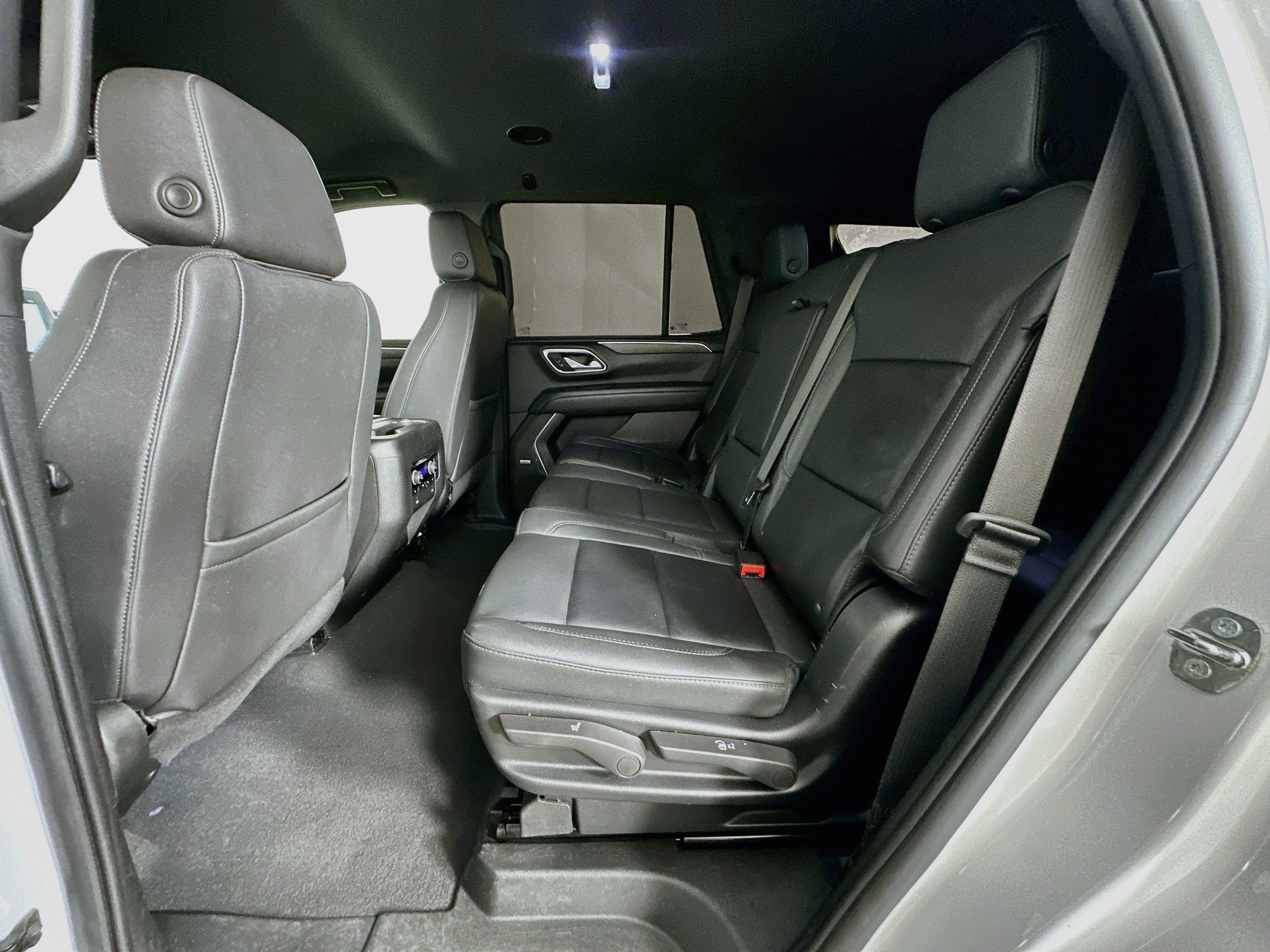 Used 2023 Chevrolet Tahoe LT w/ Luxury Package RWD image 28