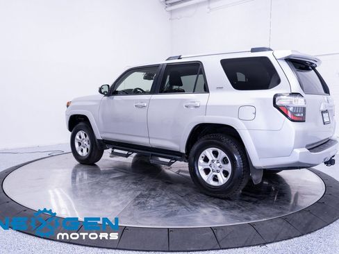 Used 2020 Toyota 4Runner SR5 AWD/4WD image 30