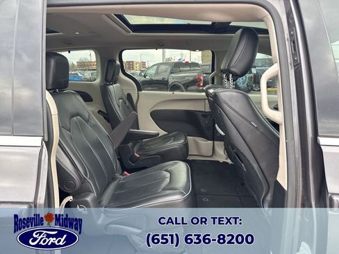 Used 2018 Chrysler Pacifica Limited w/ Tire & Wheel Group image 38