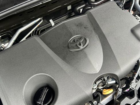 Used 2025 Toyota Camry SE image 30