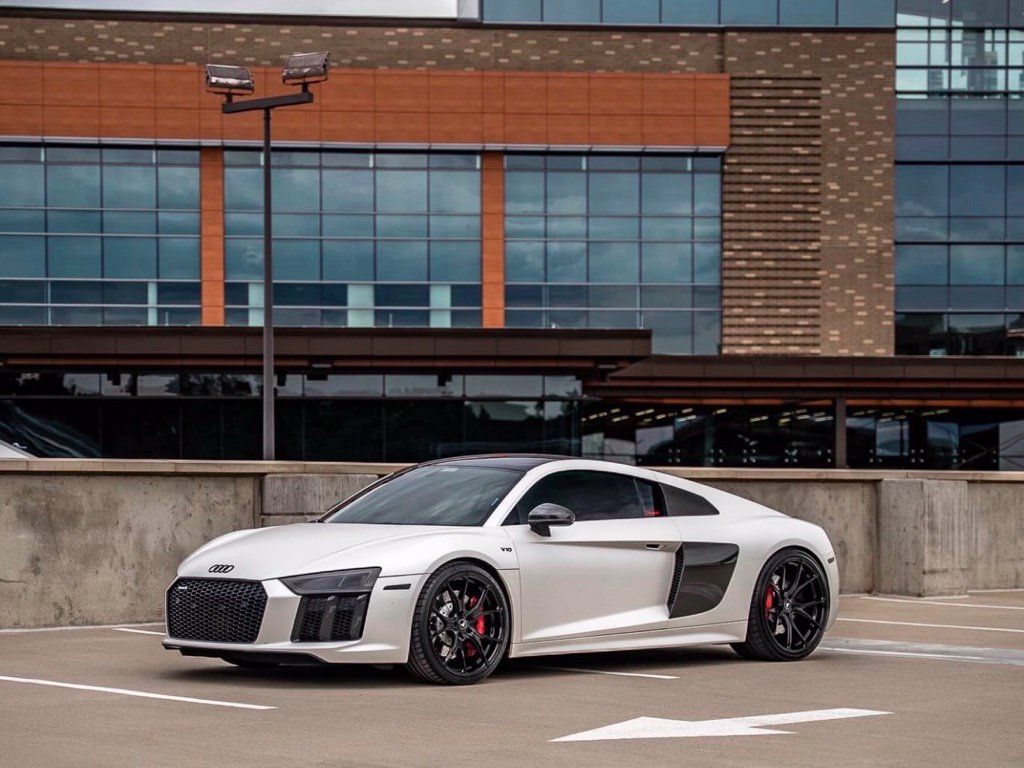 Used 2017 Audi R8 V10 w/ Carbon Exterior Package AWD/4WD image 2