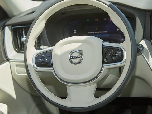 New 2025 Volvo XC60 B5 Plus w/ Protection Package Premier image 23