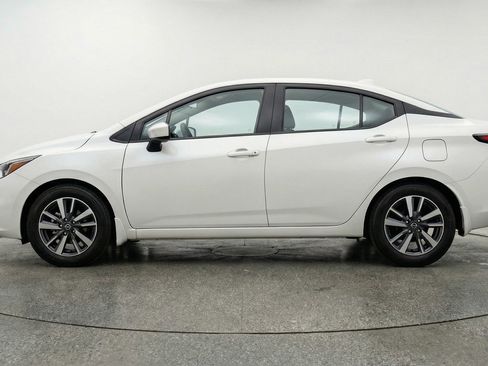 Used 2025 Nissan Versa SV FWD image 3