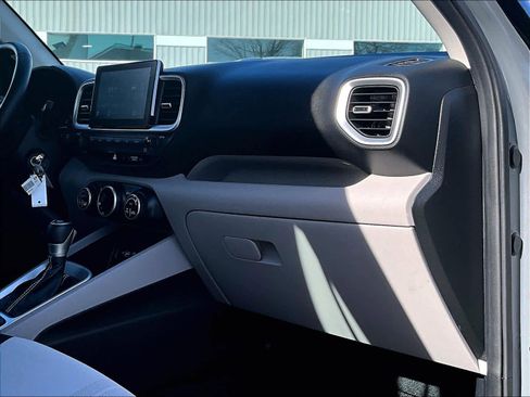 Used 2022 Hyundai Venue SEL image 14