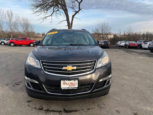 Used 2016 Chevrolet Traverse LT w/ Style and Technology Package image 2