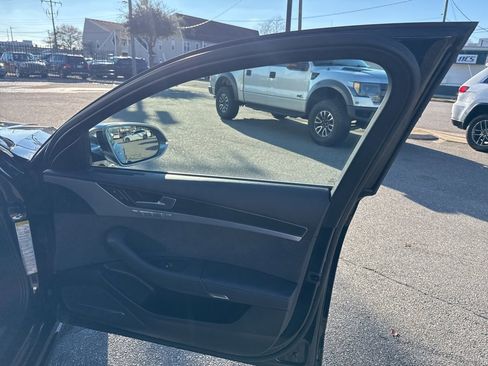 Used 2015 Audi S8 w/ S8 Cold Weather Package image 22