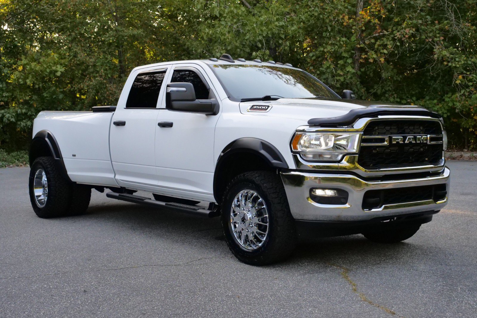 Used 2023 RAM 3500 Tradesman w/ Chrome Appearance Group AWD/4WD image 4