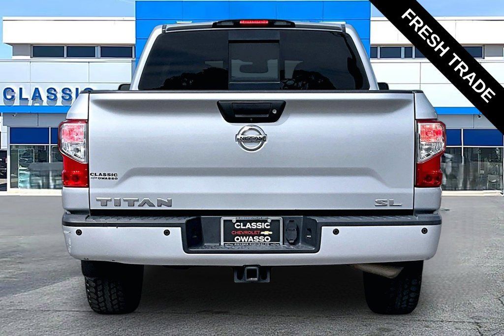 Used 2017 Nissan Titan SL w/ SL Towing Convenience Package RWD image 4