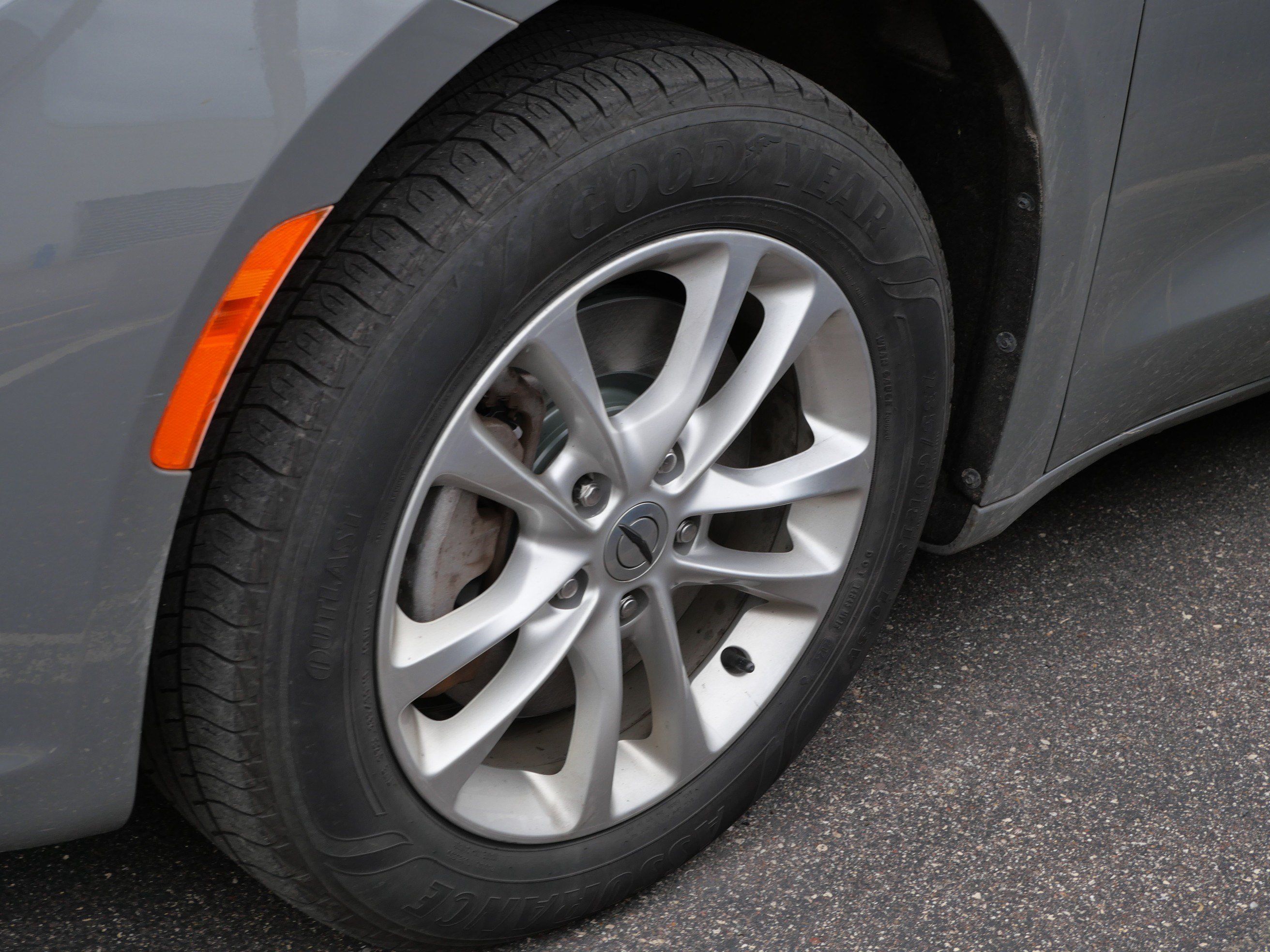 Used 2021 Chrysler Pacifica Touring AWD/4WD image 4