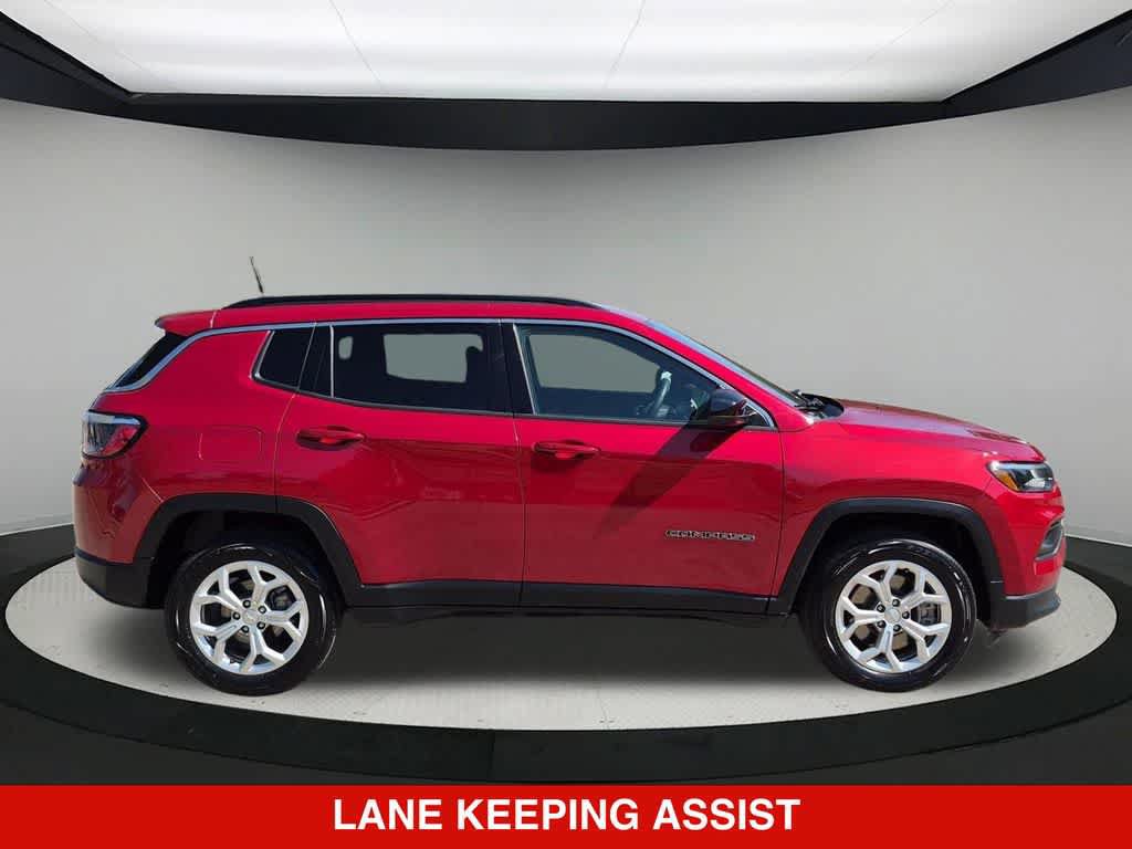 Used 2024 Jeep Compass Latitude AWD/4WD image 8