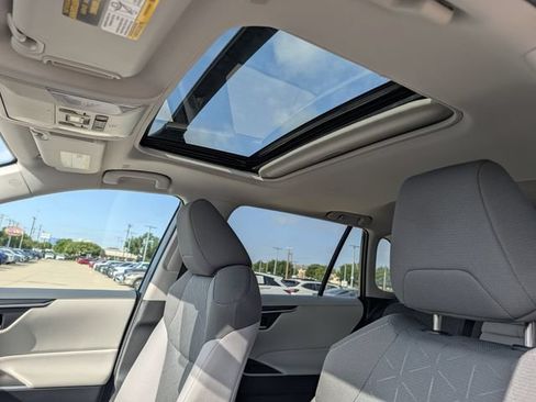 Used 2025 Toyota RAV4 XLE w/ Convenience Package FWD image 27