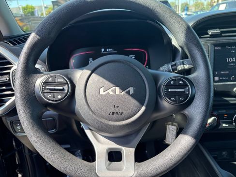Used 2025 Kia Soul LX w/ LX Technology Package FWD image 28