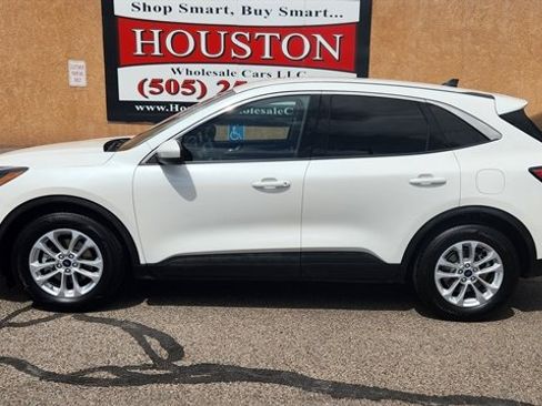 Used 2020 Ford Escape SE image 1