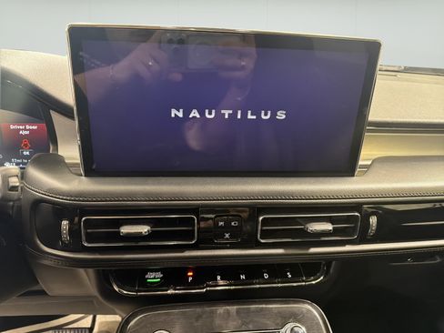 Used 2023 Lincoln Nautilus FWD w/ Premium Package image 13
