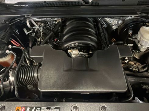 Used 2018 Chevrolet Suburban LT AWD/4WD image 34