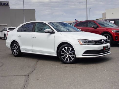 Used 2018 Volkswagen Jetta SE FWD image 5